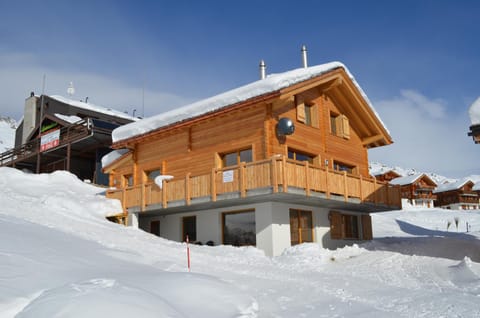 Facade/entrance, Winter, Living room