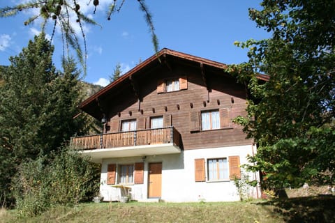 Property building, Facade/entrance, Garden