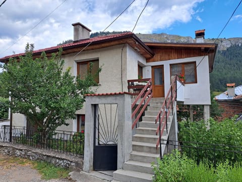 Property building, Day, Mountain view
