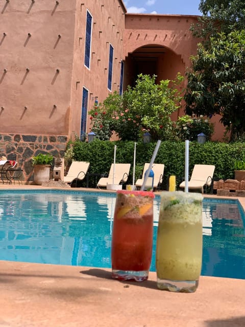 Day, Food and drinks, Swimming pool, Drinks