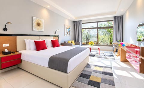 Shower, Toilet, Bed, Bathroom, TV and multimedia, Coffee/tea facilities, View (from property/room), Balcony/Terrace, Kitchen or kitchenette, Living room, Seating area, Bedroom, hair dryier, microwave, pet friendly, room service, room service, soundproof, towels