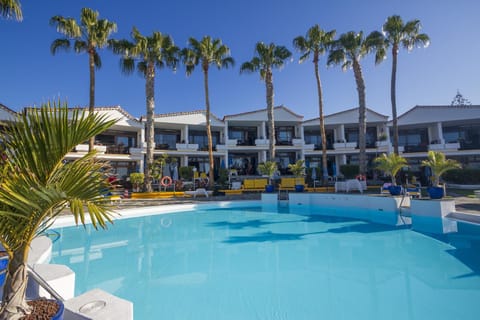 Property building, Pool view, Swimming pool