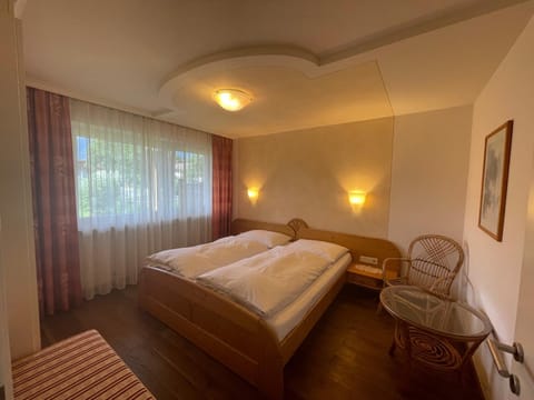 Bed, Photo of the whole room, Seating area, Bedroom