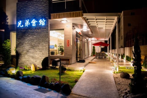 Facade/entrance