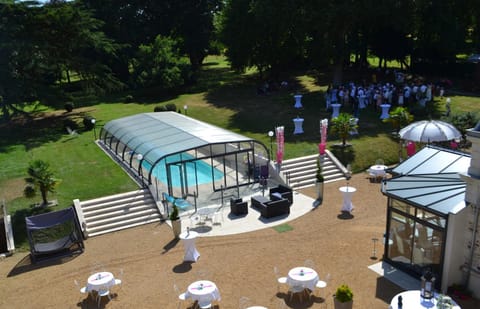 Staff, People, Natural landscape, BBQ facilities, BBQ facilities, Garden, Garden, Balcony/Terrace, Balcony/Terrace, Banquet/Function facilities, Animals, Pool view, Area and facilities, Swimming pool, Swimming pool, Family