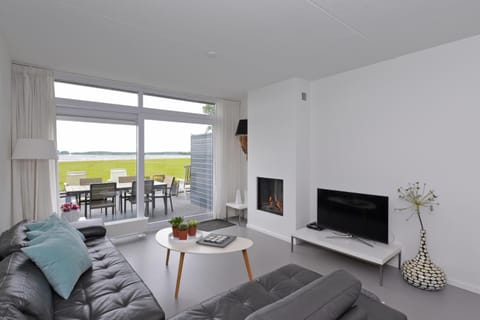 TV and multimedia, Balcony/Terrace, Seating area