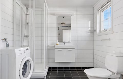 Ytterviks Rorbu Lofoten With private Sauna House in Lofoten