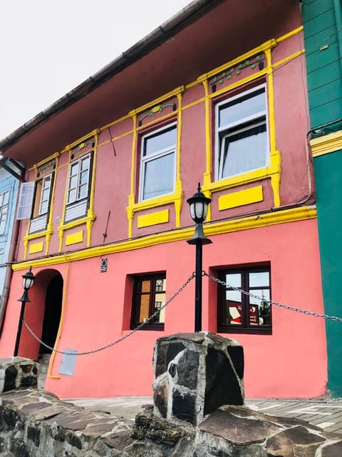 Facade/entrance