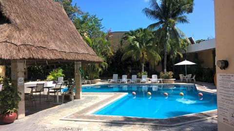 Swimming pool