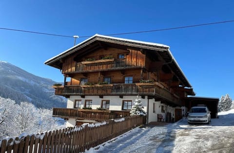 Property building, Day, Natural landscape, Winter, Mountain view, Parking