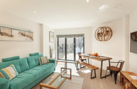 Patio, TV and multimedia, Living room, Photo of the whole room, Dining area