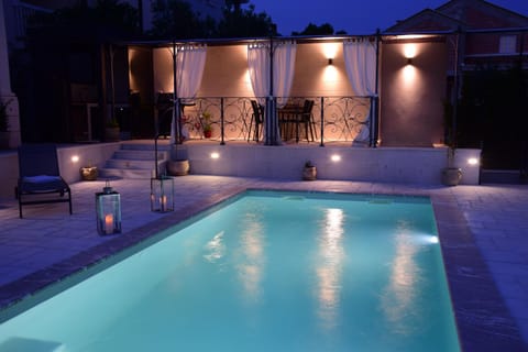 Garden, Dining area, Swimming pool