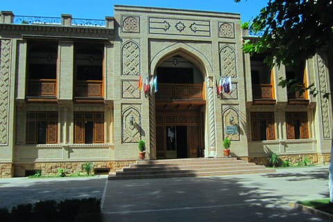 Facade/entrance