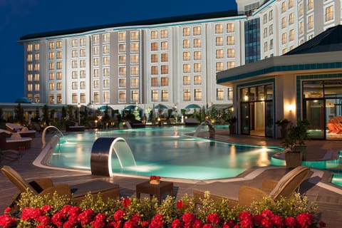 Facade/entrance, Swimming pool