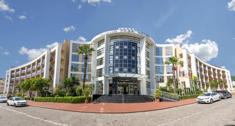 Facade/entrance, Bird's eye view