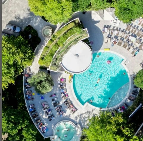 Bird's eye view, Swimming pool