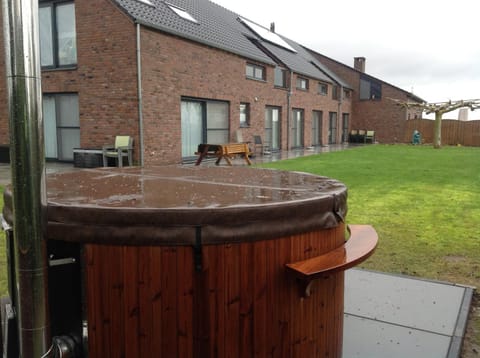 Property building, Day, Garden