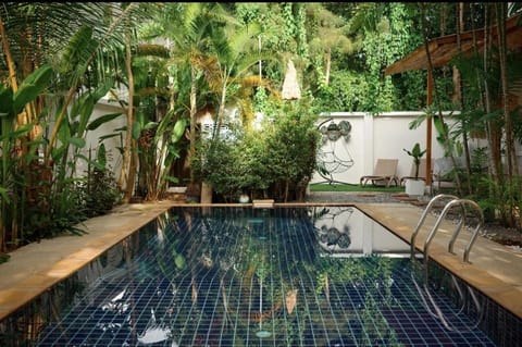 Swimming pool, sunbed