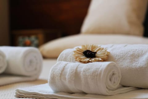Bed, towels