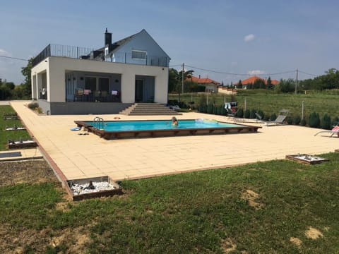 Property building, On site, Garden view, Lake view, Pool view