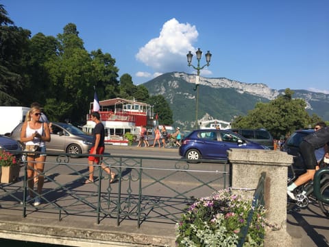 Nearby landmark, Neighbourhood, Natural landscape