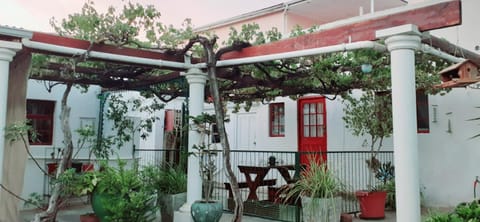 Facade/entrance, Balcony/Terrace