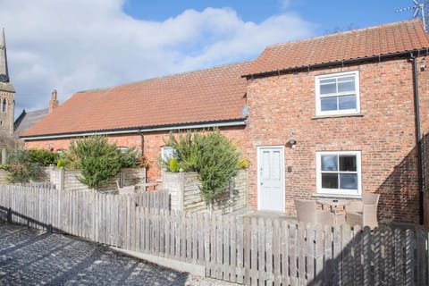 Property building, Patio, Patio, Facade/entrance, Location