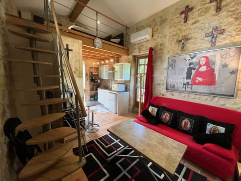 Mas de la Chapelle Sainte-Elisabeth House in Tarascon