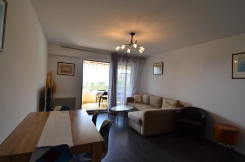 PLEIN CIEL - Appartement 5 personnes avec piscine sur la Corniche Fleurie à Nice Apartment in Nice