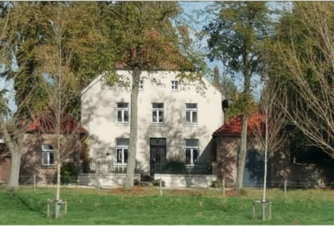 Property building, Facade/entrance, Spring, Day, Winter, Summer, View (from property/room), Other, Autumn, On site, Landmark view, Street view, Area and facilities, Seasons, Time of day, Location, Sunrise