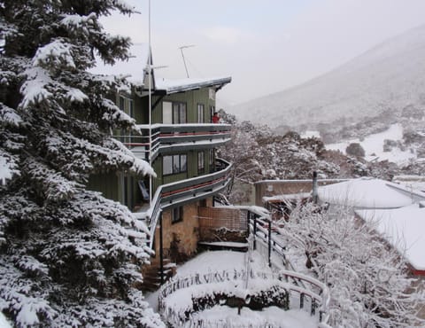 Facade/entrance, Winter, Location