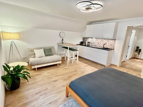 Kitchen or kitchenette, Living room, Seating area, Dining area, minibar, stove