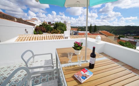 View (from property/room), Balcony/Terrace, City view, Landmark view, Mountain view