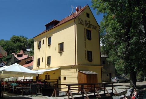 Property building, Day