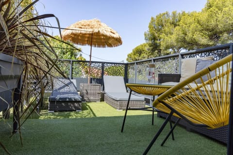 Hôtel Eden Cassis - centre-ville- piscine chauffée, jacuzzi et sauna - parking privé Hotel in Cassis