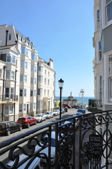 Property building, Day, Neighbourhood, City view, Sea view, Street view, Location