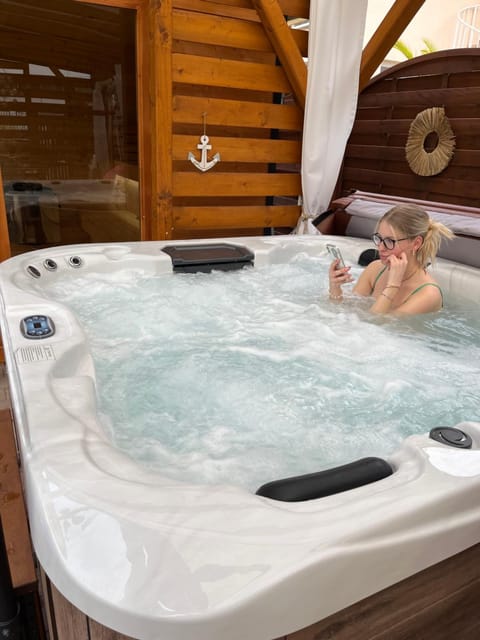 Hot Tub, Hot Tub