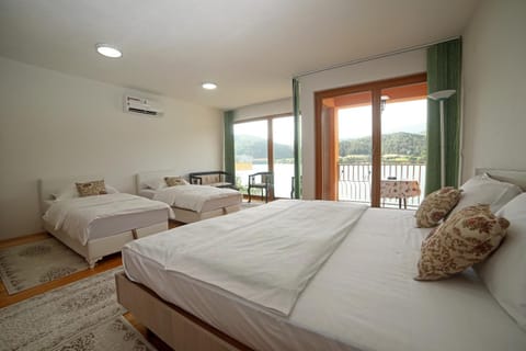 Bed, Photo of the whole room, Bedroom, Lake view