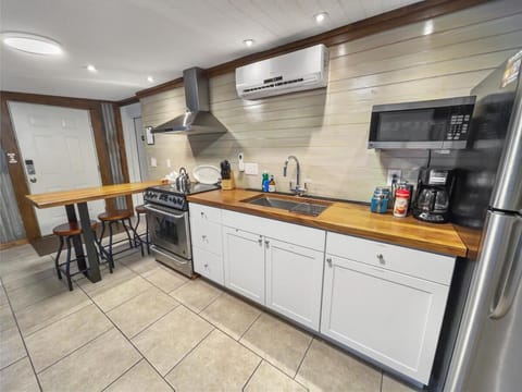 Island Hideout House in James Island