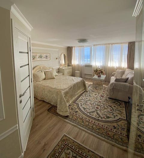 Bed, TV and multimedia, Photo of the whole room, Sea view, locker, air conditioner