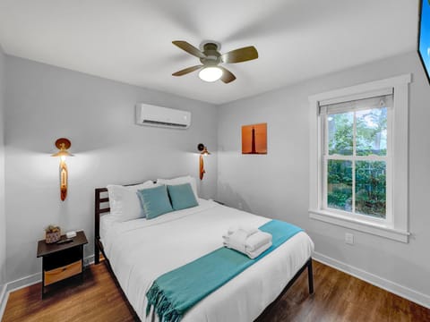 Cozy Island Cottage Bed and Breakfast in James Island