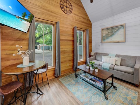 Cozy Island Cottage Bed and Breakfast in James Island