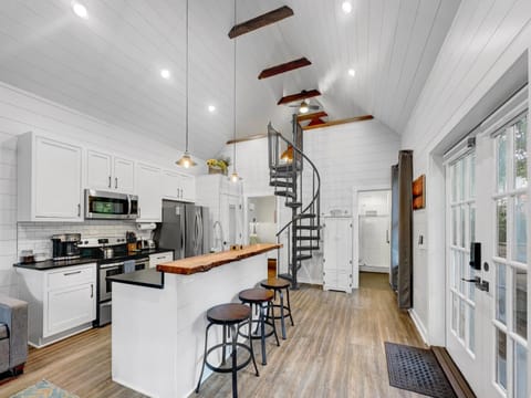 Cozy Island Cottage Bed and Breakfast in James Island