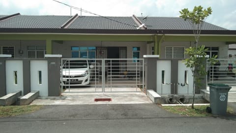 On site, Inner courtyard view