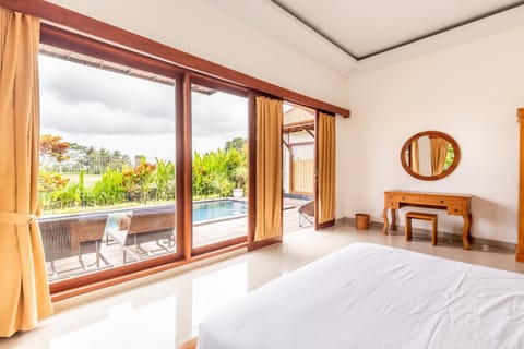 Patio, Bed, Natural landscape, View (from property/room), Balcony/Terrace, Photo of the whole room, Bedroom, Pool view, Pool view, Swimming pool, sunbed