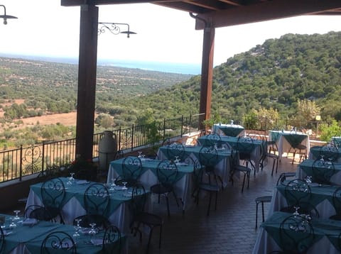 Restaurant/places to eat, View (from property/room)