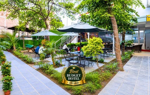 Restaurant/places to eat, Spring, Day, Garden, Garden view