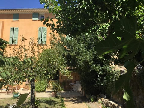 Les Lauriers Bed and Breakfast in Brignoles