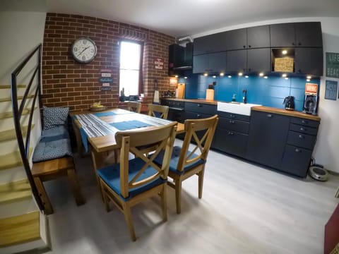 Seating area, Dining area