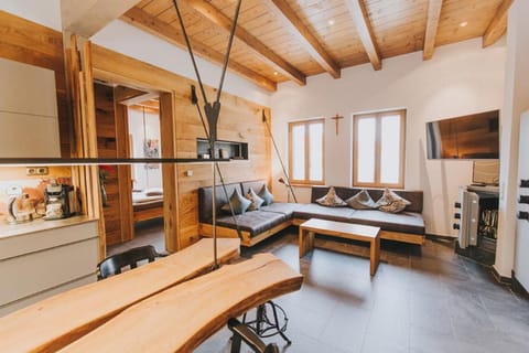 TV and multimedia, Kitchen or kitchenette, Living room, Seating area, Dining area